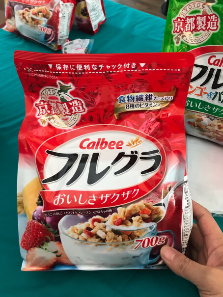 日本进口 Calbee(卡乐比) 富果乐 水果麦片700g大家看看自己包装上有没有明显水印，麦片是否结块，可鉴别真假。
