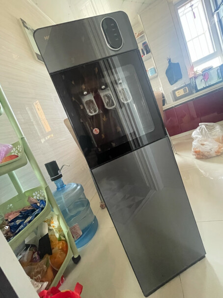 美菱饮水机下置式家用立式温热型有塑料味吗？