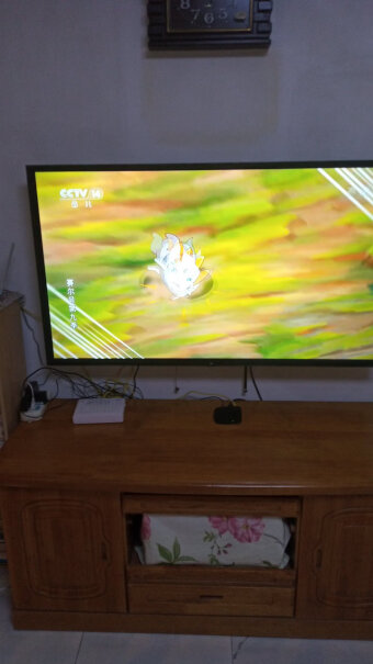 小米电视4X55这款电视可挂在墙上吗？