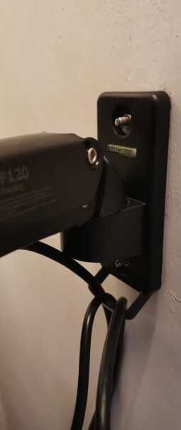 NBMC32设备支架通用 17-27英寸 F120 黑 请问往墙上的安装螺钉多大的，两个孔的孔距多少？