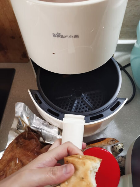 小熊空气炸锅家用定时无油烟电炸锅1.5L容量薯条机烤箱大功率有带的食谱吗？