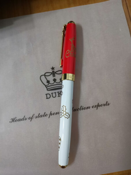 DUKE公爵圣诞钢笔墨水礼盒套装节日气氛时尚设计送小孩送朋友佳品流畅书写钢笔重不重？