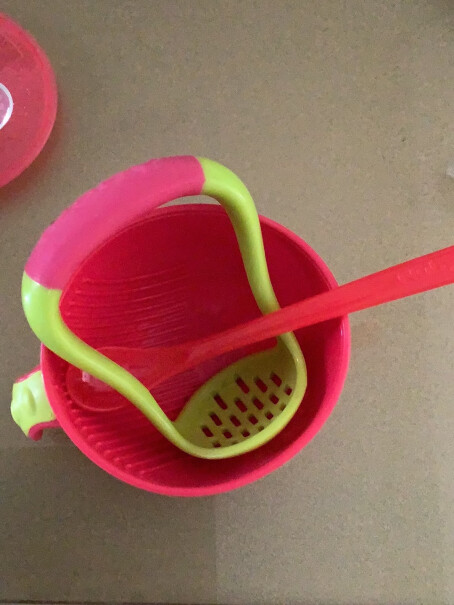 努比儿童餐具辅食碗婴儿碗这款和nuk的研磨碗相比，哪个更好用啊？