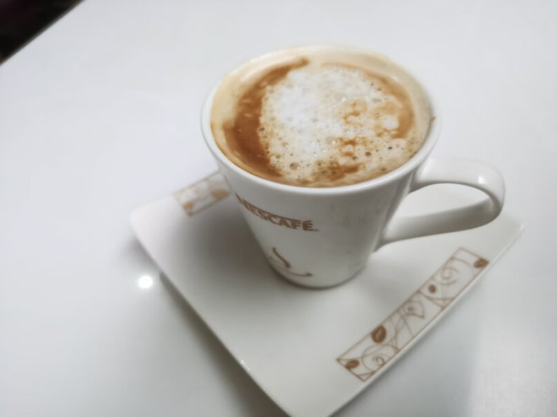 德龙咖啡机趣享系列半自动咖啡机这个和飞利浦8323比有什么区别呀？哪个性价比高？