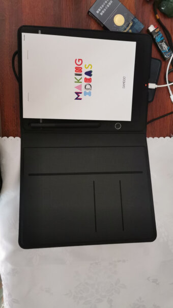Wacom CDS810G 数位本手绘笔记本能不能写彩色的字或者画彩色的线条？