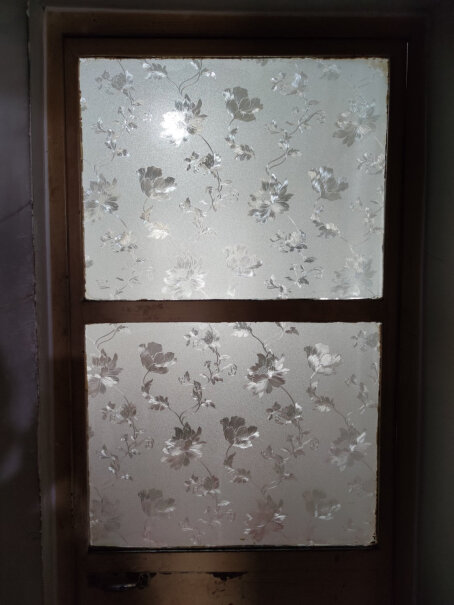 FOOJO印花磨砂玻璃贴透光不透明窗花玻璃贴家庭整面玻璃，用带花的还是纯磨砂的更合适些？
