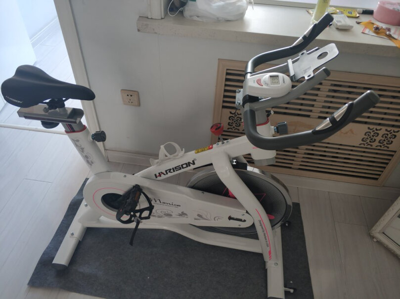 美国汉臣HARISON智能动感单车跑步机放在家里容易挪动吗？