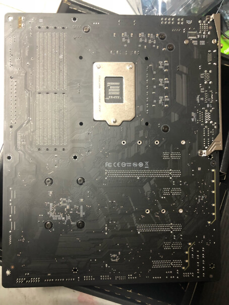 技嘉Z390AORUS这款主板我买什么协议接口的固态硬盘 ？就是靠近CPU那个？