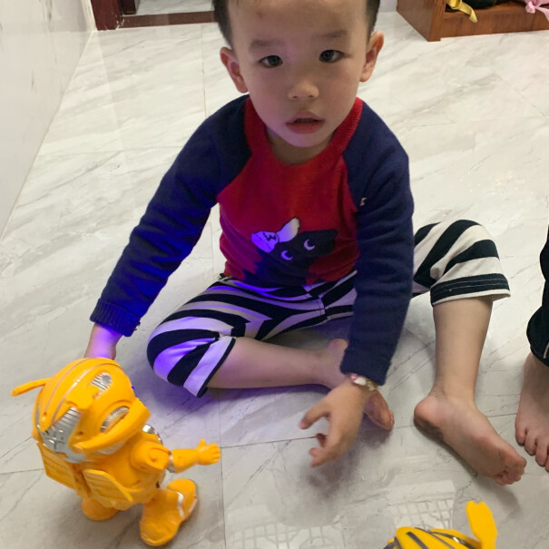 益米儿童玩具男孩玩具这个机器人真的可以和小朋友对话，给小朋友讲故事吗？