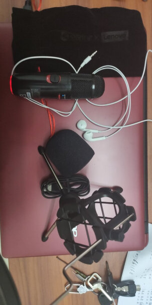 联想小新UM6 K歌定制话筒你好，这话筒前两个录音功能怎么用，明亮和录湿功能打开后怎么无声音呢？