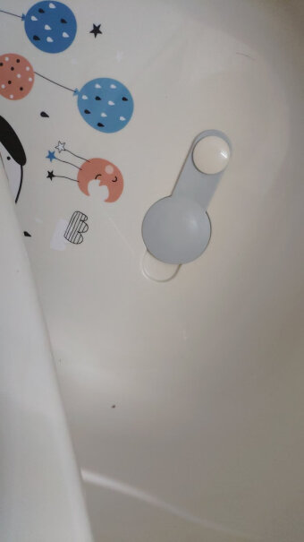 日康（rikang浴盆新生儿用费水吗？盆太深了，是不是每次洗澡要接好多好多水？