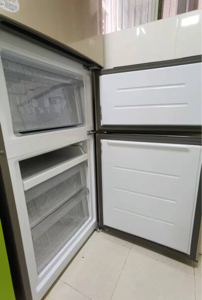 海尔216升直冷冰箱三门三温区多门小型迷你家用租房低音节能不占地中门软冷冻以旧换新BCD-216ST这个结霜吗？