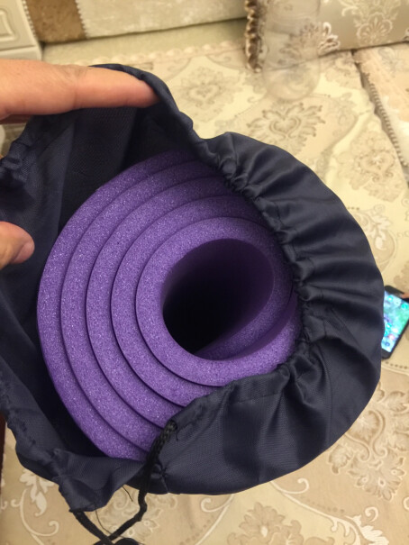奥义瑜伽垫加厚15mm舒适防硌健身垫垫子有味道吗？质量怎么样？软不软？