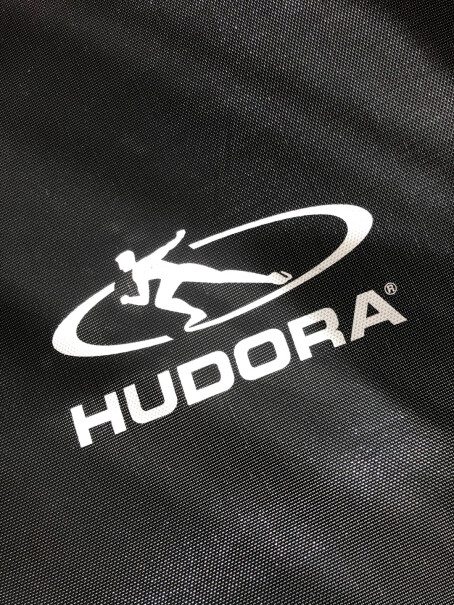 德国品牌HUDORA蹦蹦床怎么瓣成一个平面的，太硬了，你们是怎么能装起来的？