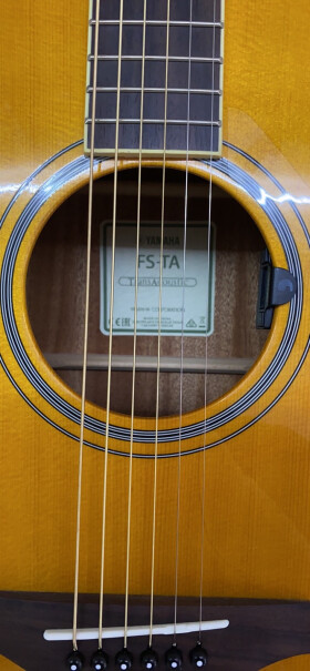 雅马哈FGX830CBL黑色民谣电箱吉他缺角你们买的FG830音孔里面有印具体生产日期吗？B站有博主说没有是仿品，是这样吗？