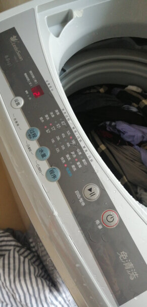 小天鹅10公斤变频波轮洗衣机全自动健康免清洗直驱变频一键脱水有放柔顺剂的地方吗？