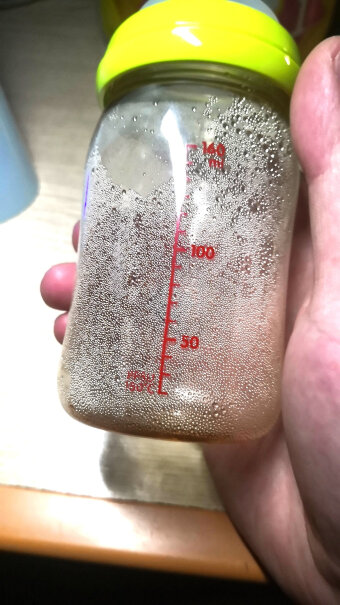 双把手奶瓶240ml-丛林小兔买来加一起20次都没用，瓶体一条长长的裂痕，难道不能用热水烫吗？