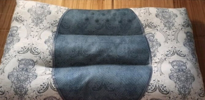九洲鹿枕头枕芯枕头上面有套子没得？