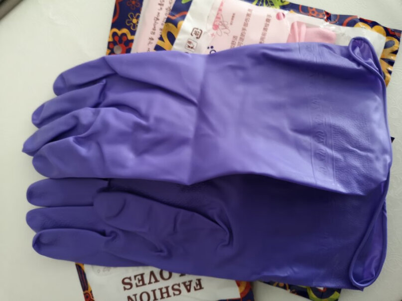 家杰优品橡胶家务清洁手套里面的绒和橡胶是连着的吗，还是那种绒和外面的橡胶能分开的？
