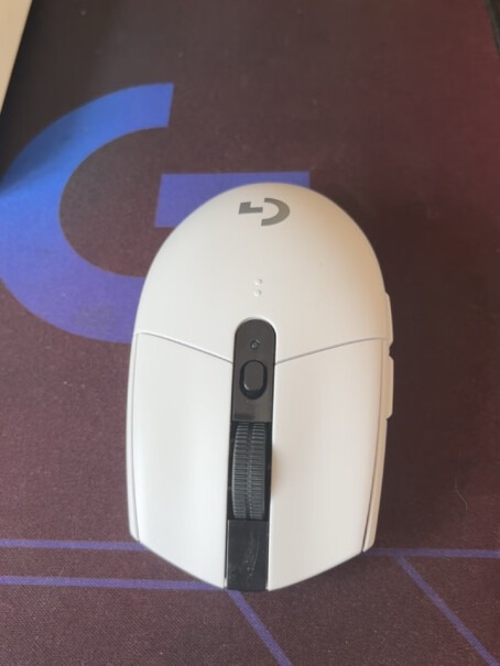 罗技G304LIGHTSPEED无线鼠标黑色产品用多了我想买个白色，白色g304耐脏吗？