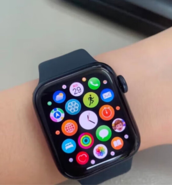 Apple Watch SE 2022款手表SE和S8区别在哪？
