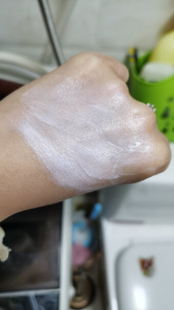 新乐宝贝美国进口儿童防晒霜防晒乳SPF50物理防晒假白是真的。但是不用卸妆是真的么？