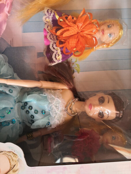 奥智嘉超大礼盒梦幻娃娃3D真眼公主洋娃娃换装娃娃套装寄过来的时候盒子有没有瘪？一个角或者几个角？