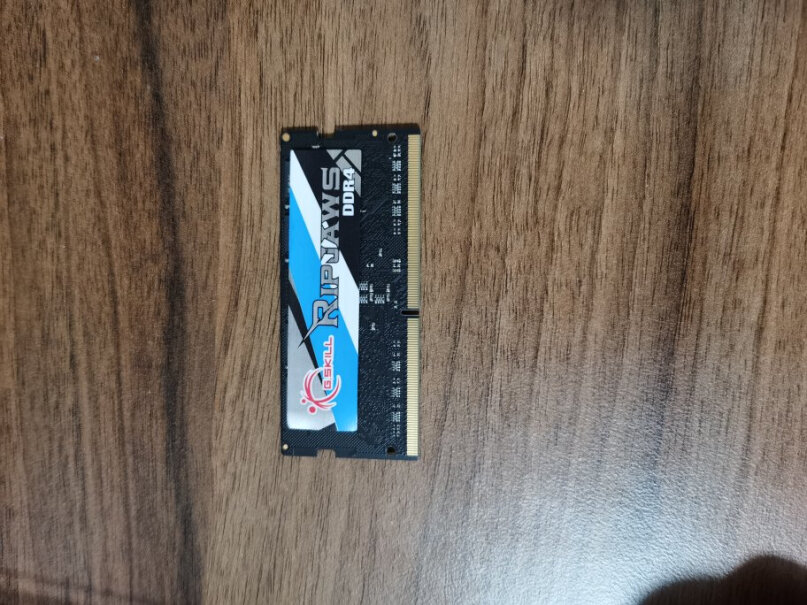 芝奇8GB DDR4 3200笔记本内存条和三星DDR4 2400兼容吗？