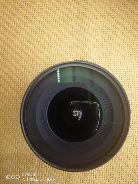 腾龙B023 超广角变焦镜头能装滤镜吗？