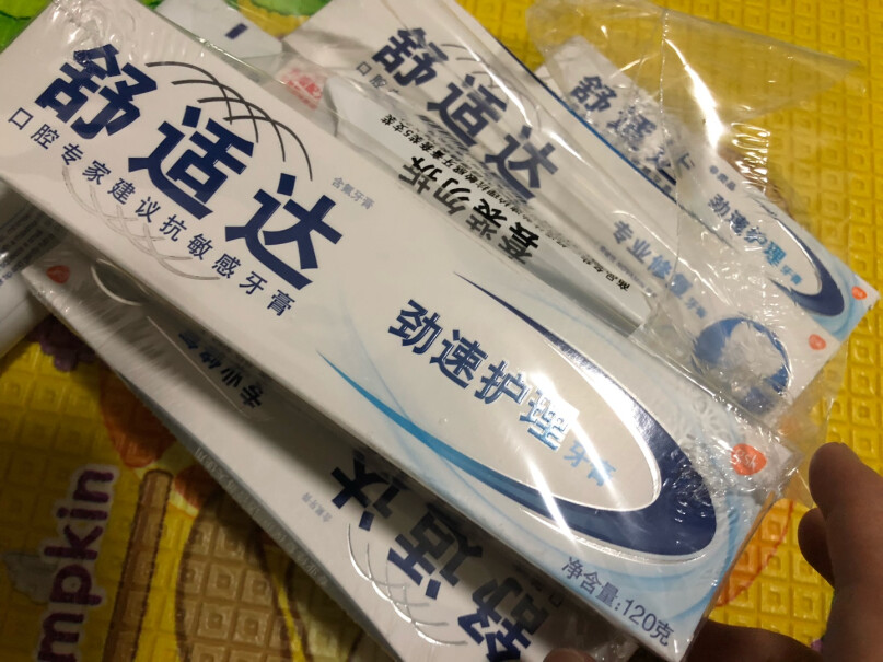 舒适达抗敏感专业修复这款牙膏是不是佷干，不容易挤牙膏看着糟糟的不细腻？