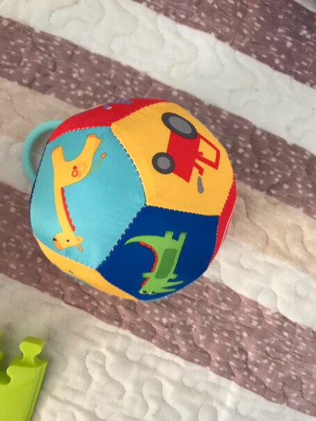 费雪FisherPrice这个像不像大龙球一样轻，还是像皮球一样重？