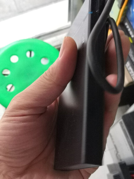 绿联移动硬盘盒USB3.0 SATA固定线2.5寸固定线款和配线款有什么不同？