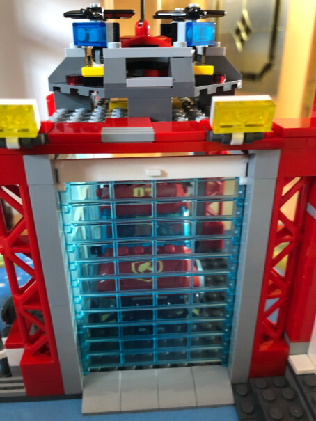 乐高LEGO积木城市系列CITY这个里面带拆件器吗？