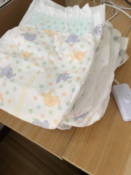 妈咪宝贝MamyPoko纸尿裤L138片云柔干爽尿不湿箱装两个月零三天的宝宝，十斤重穿多大码合适啊？