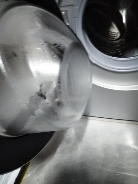 西门子SIEMENS8公斤整个洗衣机漏水，维修人员说洗衣液放多了，半杯蓝月亮多吗？