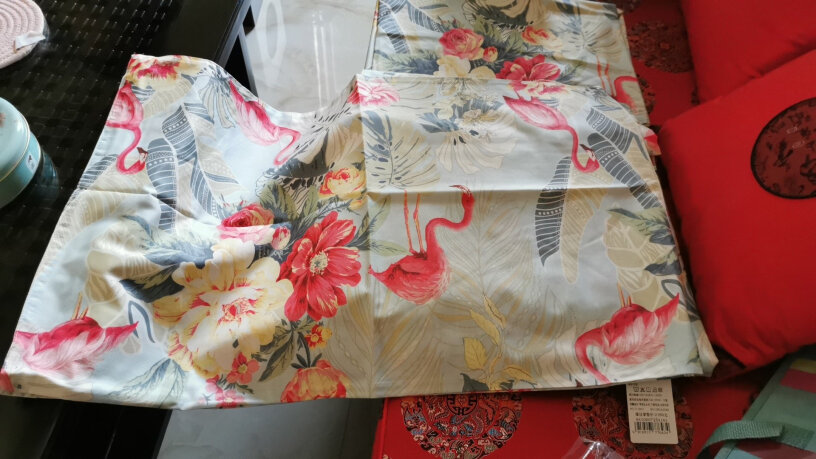 富安娜家纺圣之花床上四件套纯棉被罩床上用品双人床单被套你们买过的人这是不是纯棉的？
