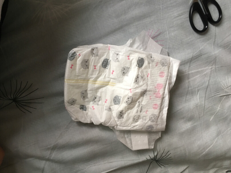妈咪宝贝MamyPoko纸尿裤L138片云柔干爽尿不湿箱装这款跟日本花王哪个厚？