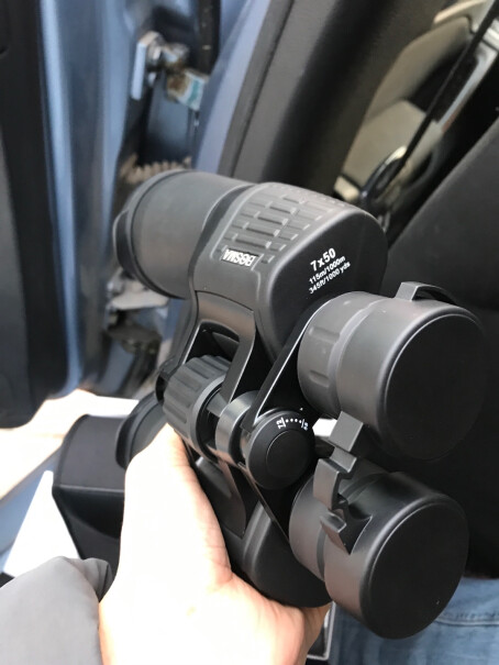 博冠猎手II7X50双筒望远镜东西中吗？方便携带吗？因为出去旅游的时候会用到。
