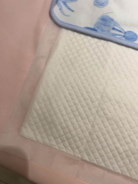 良良婴儿隔尿垫评测报告：一次性护理垫和纸尿垫新生儿入手效果如何？