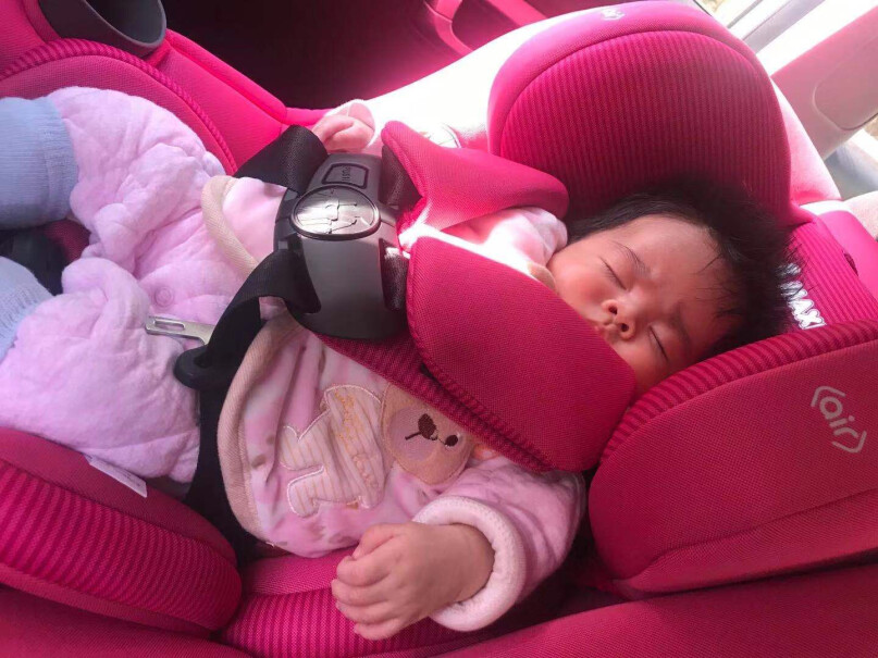 迈可适MAXI-COSI儿童汽车安全座椅我的肩带很紧，宝宝的肩膀套不进去啊？这个怎么解决，我宝宝才五个月18斤。