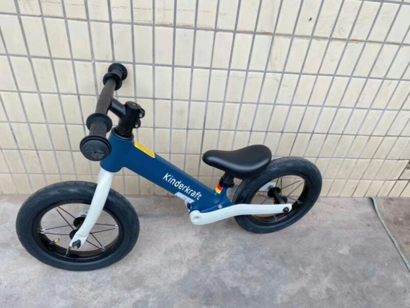KinderKraft德国平衡车儿童滑步无脚踏单车2-6岁真的能减震吗？效果咋样？