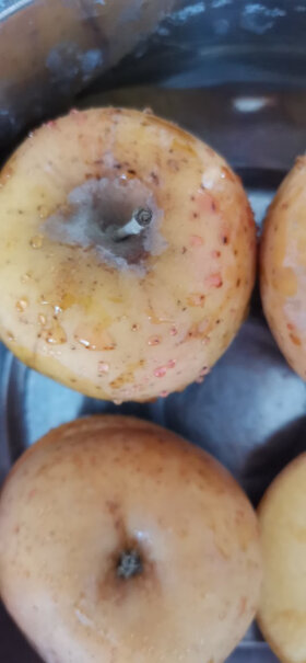 新疆阿克苏苹果5kg礼盒单果200-260g有谁买的苹果外表和果肉没有坏的，但是切开发现糖心是坏的，买了三次，已经发现不只一两个，严重怀疑这苹果不是正常生长的。