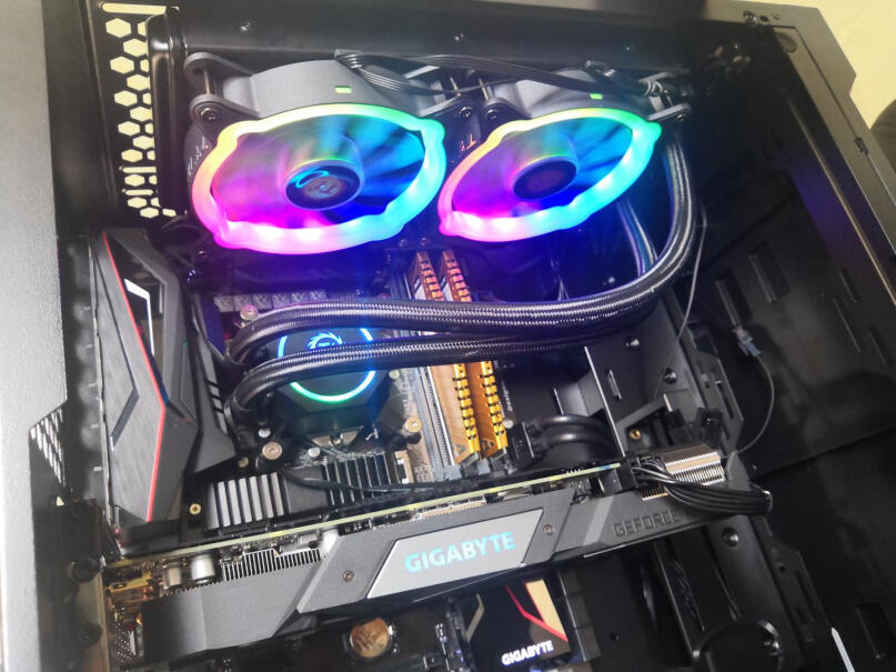 技嘉Z390GAMING这个配i59600kf还有技嘉一千八的6G显卡剩下的该怎么配啊？求大佬指点？