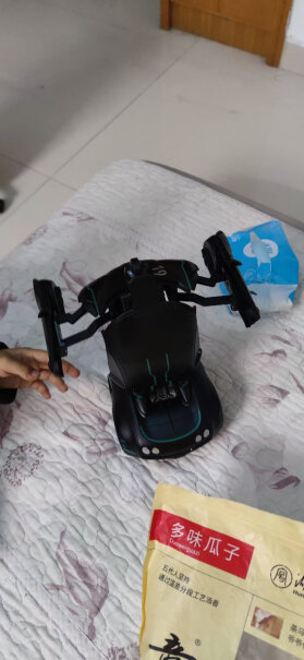 JJR/C变形车遥控汽车机器人男孩儿童玩具车充电电池怎么充电？