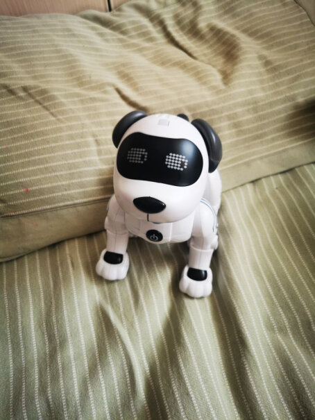 童年主题智能机器狗有没有人买到的没有声音，只会做动作？