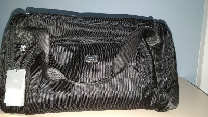 七匹狼旅行包男女行李包旅游包旅行袋多功能大容量手提健身包怎么有买家反应拉链有裂口？