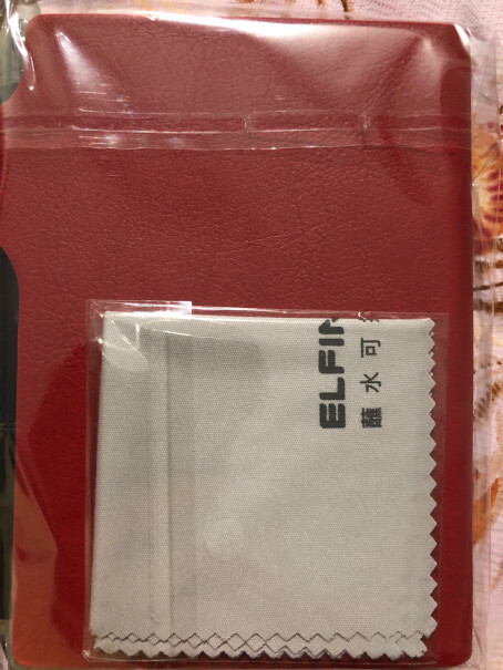 ELFINBOOKTS智能可重复书写app备份纸质笔记本子请问这款封面材质是仿皮革，还是有点磨砂绒的那种？