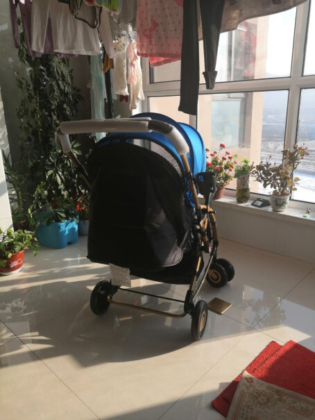 宝宝好婴儿推车可坐可躺双向折叠婴儿车夏季冬季通用这款蓝色的婴儿推车，有没有附带蚊帐、凉席、兔子玩具之类的。