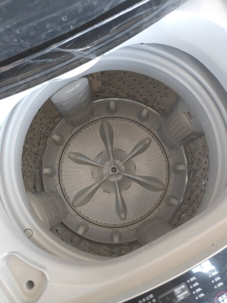 小天鹅9公斤洗衣机洗衣服的时候有很大的响声吗？