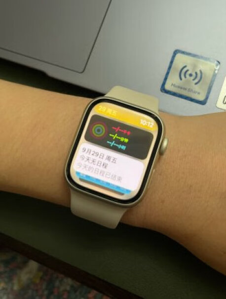 Apple Watch S9 智能手表GPS款星光色是23年出的吗？
